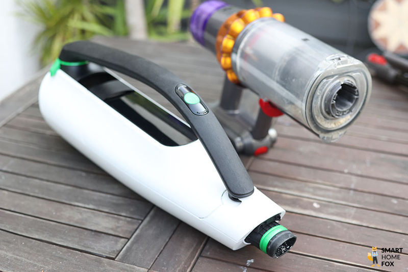 Vergleich Dyson V15 und Vorwerk Kobold VK7 als Akkuhandstaubsauger